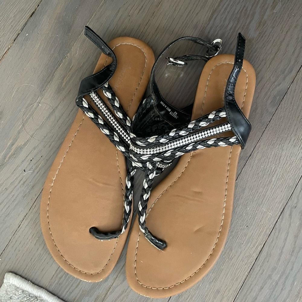 Black & white sandal size 8